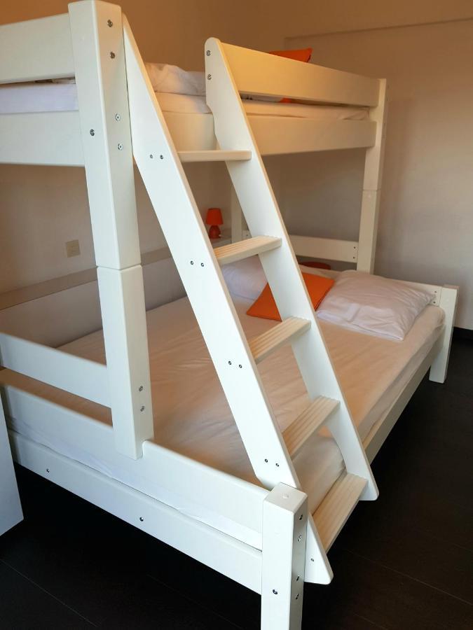 Modern appartement met frontaal zeezicht en privé parking Knokke-Heist Buitenkant foto