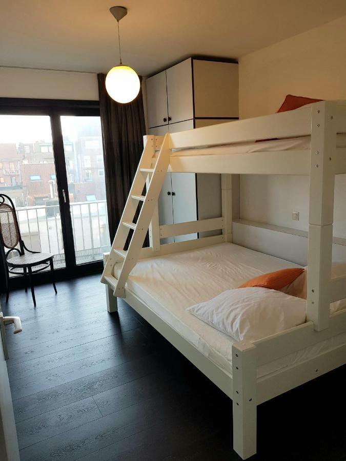 Modern appartement met frontaal zeezicht en privé parking Knokke-Heist Buitenkant foto
