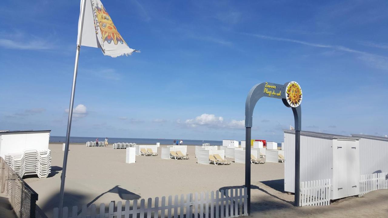 Modern appartement met frontaal zeezicht en privé parking Knokke-Heist Buitenkant foto