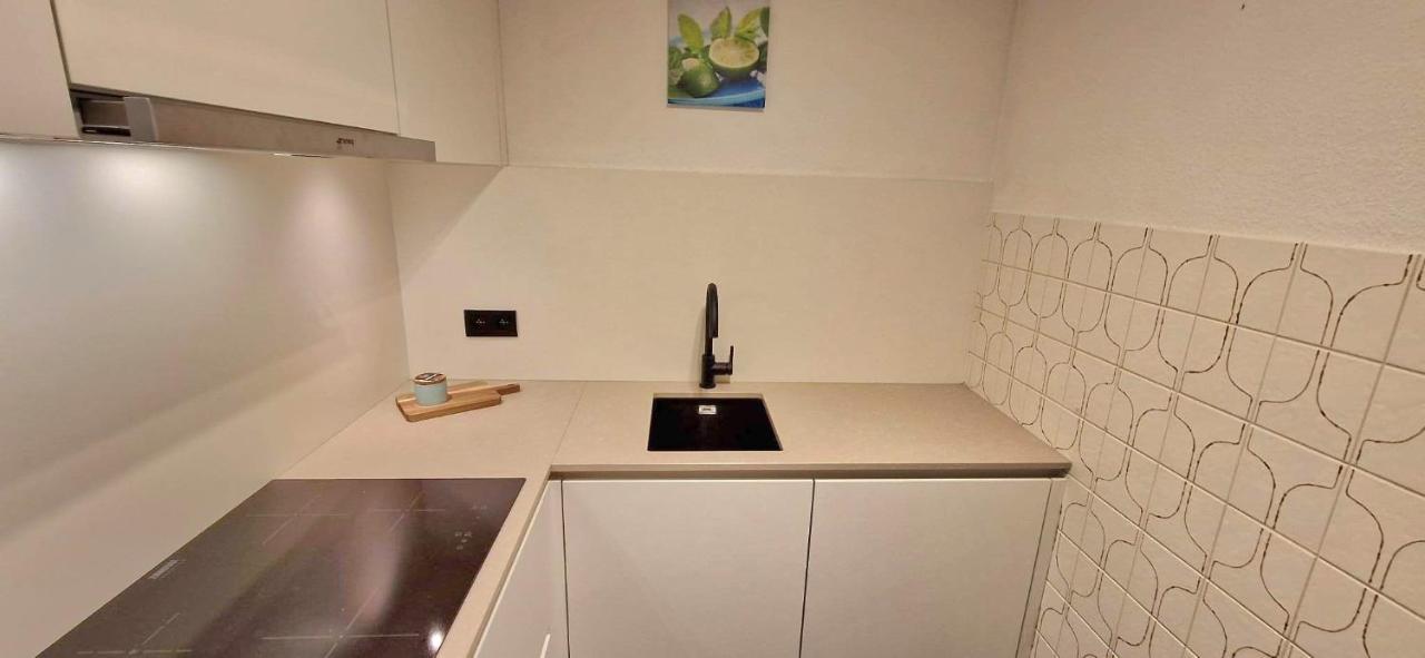 Modern appartement met frontaal zeezicht en privé parking Knokke-Heist Buitenkant foto