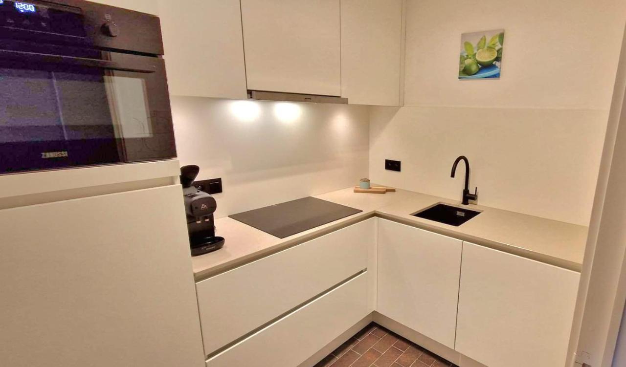 Modern appartement met frontaal zeezicht en privé parking Knokke-Heist Buitenkant foto